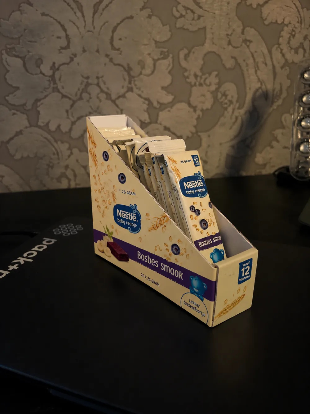 Schapdisplay en warenschütte van kraftkarton met pack+print branding